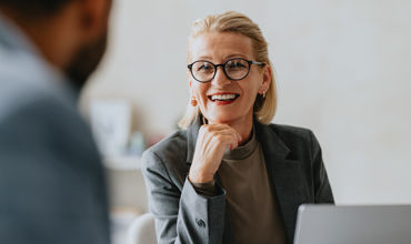 Manager in conversation with an employee about scheduling, flexibility and engagement supported by workforce management